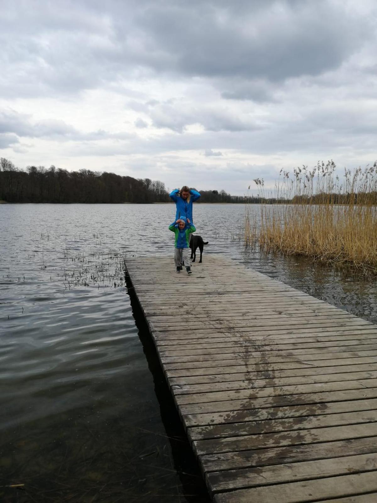 Domek nad jeziorem Koszajny Zewnętrze zdjęcie